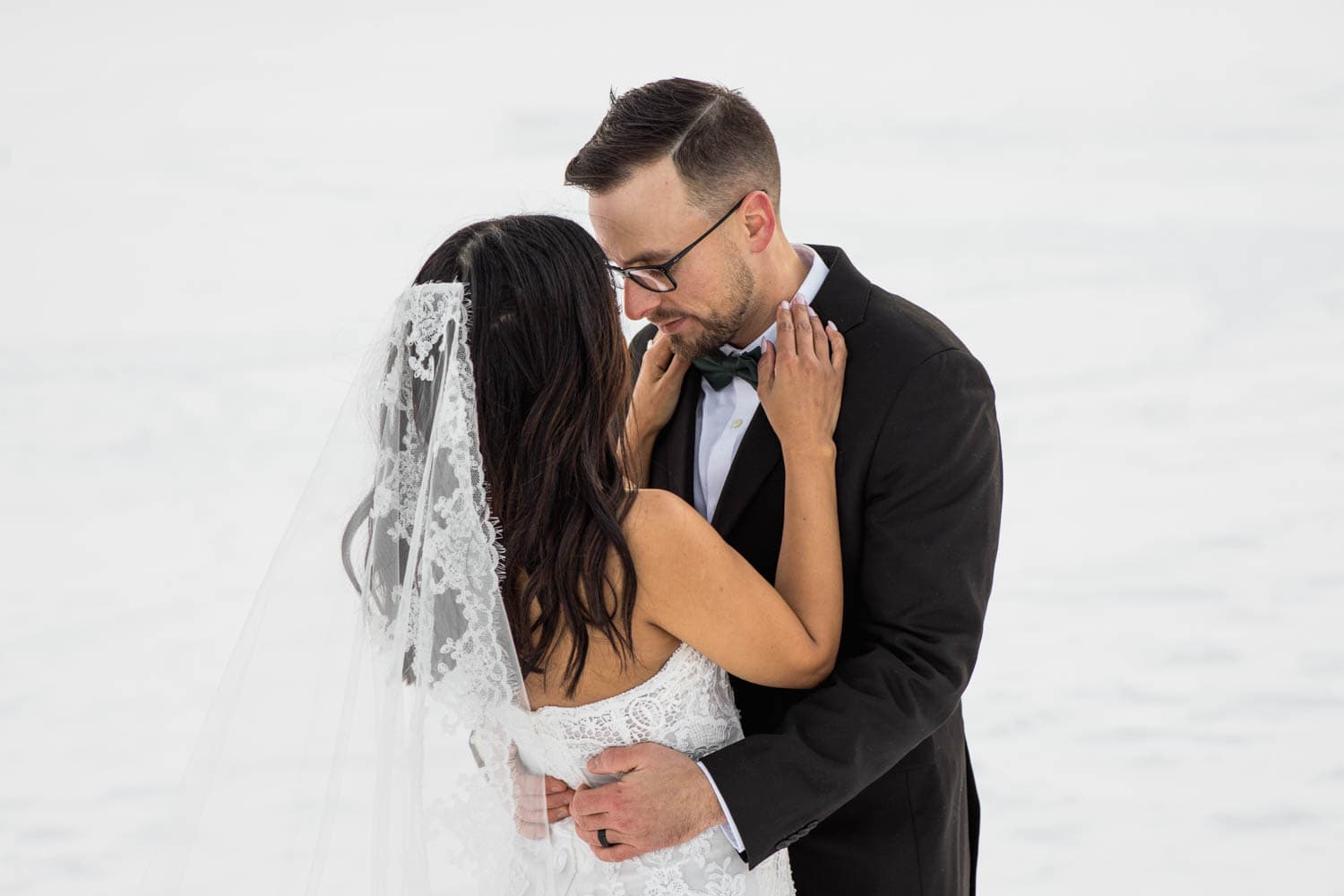 bride and groom winter wedding