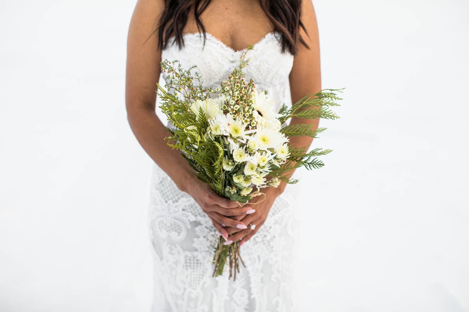 brides bouquet winter wedding